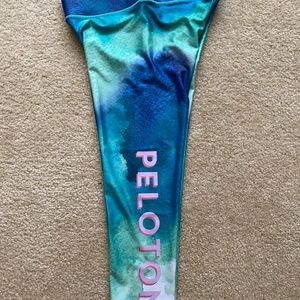 Peloton- Terez capri leggings (medium)